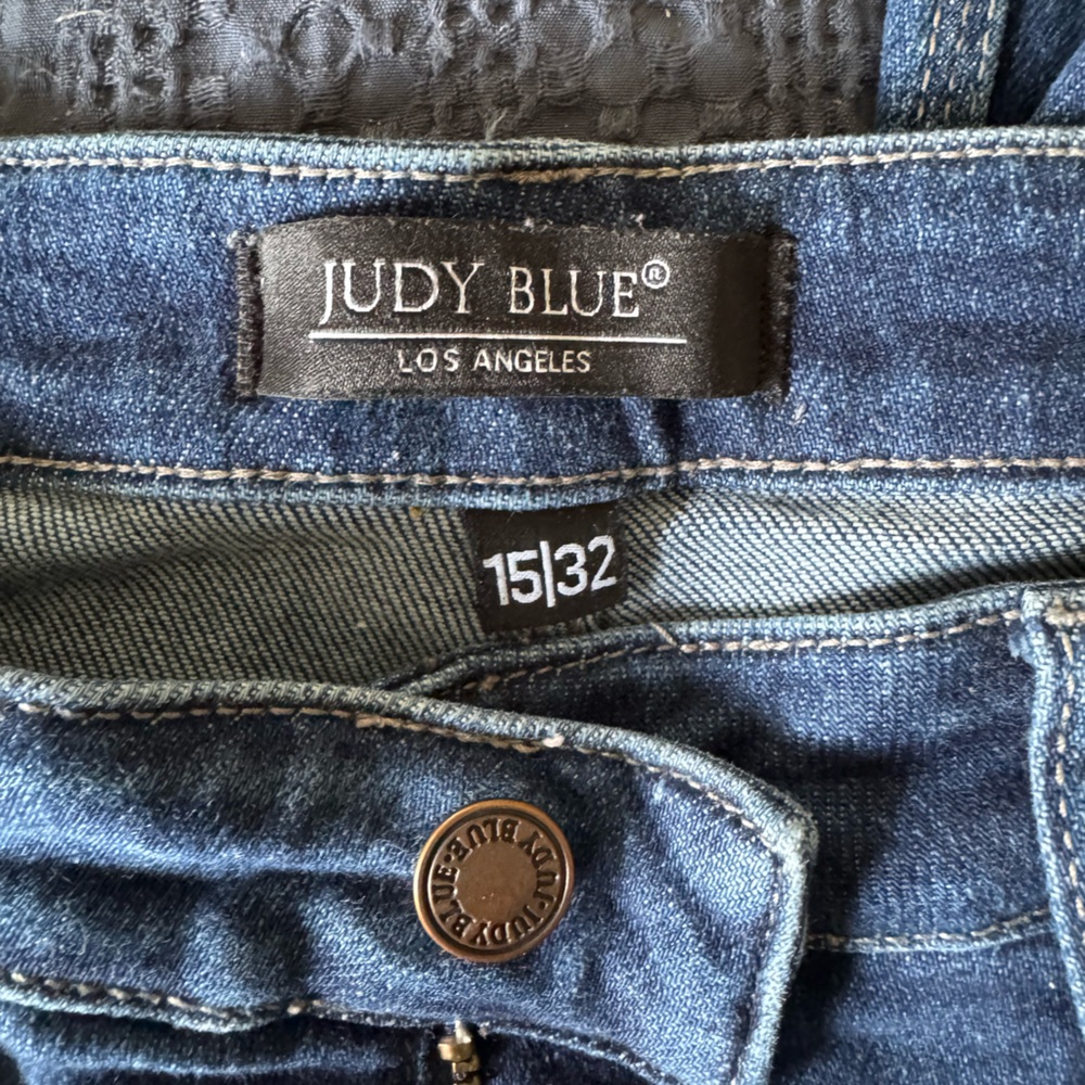 Judy Blue Cropped Jeans - Picture 3 of 3